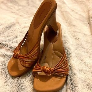 Women’s Fioni leather brown/earth tones slip on 3.25” heel sandal size 9w